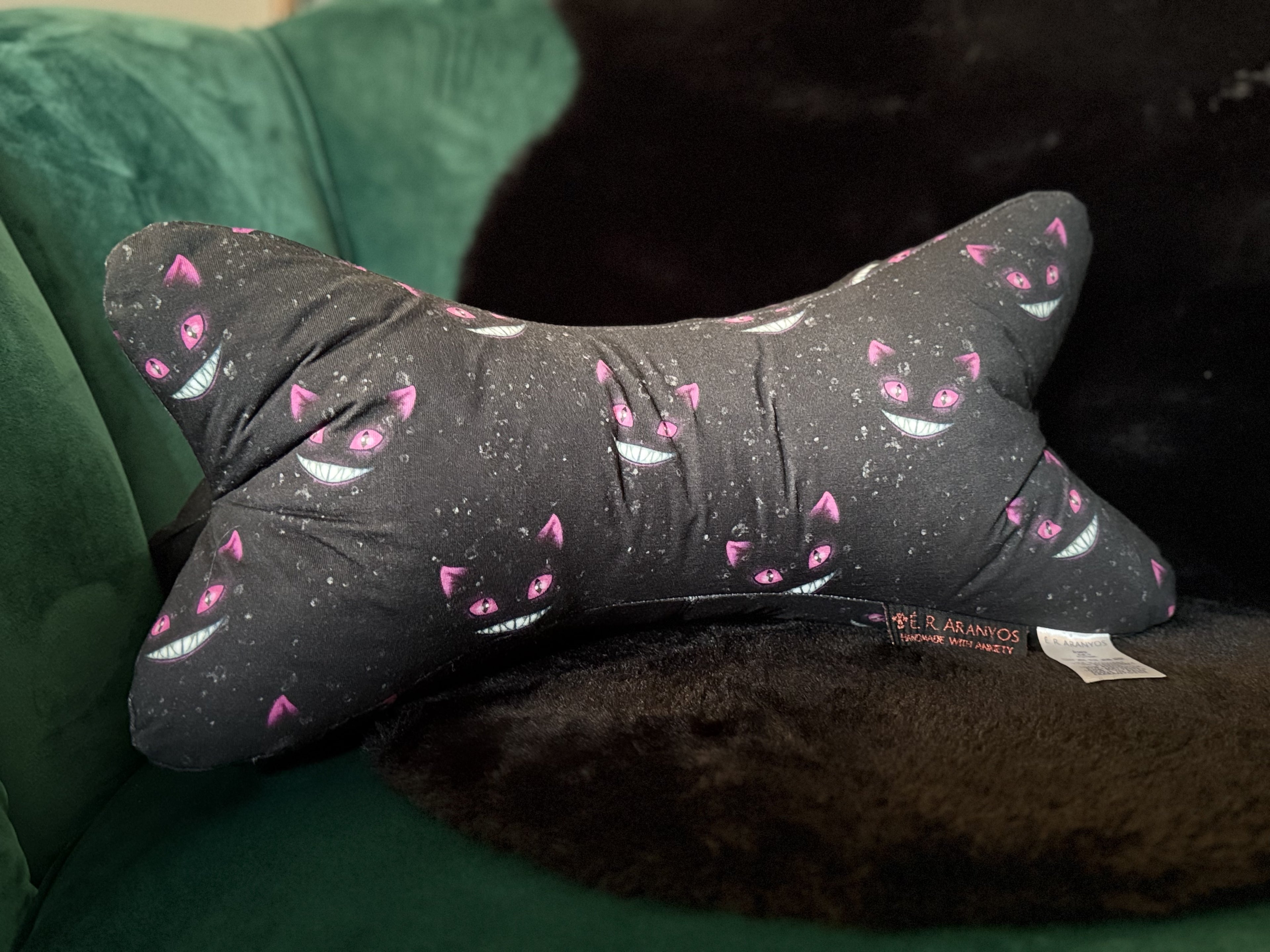 Leseknochen XXL Grinsekatze Schwarz-Pink