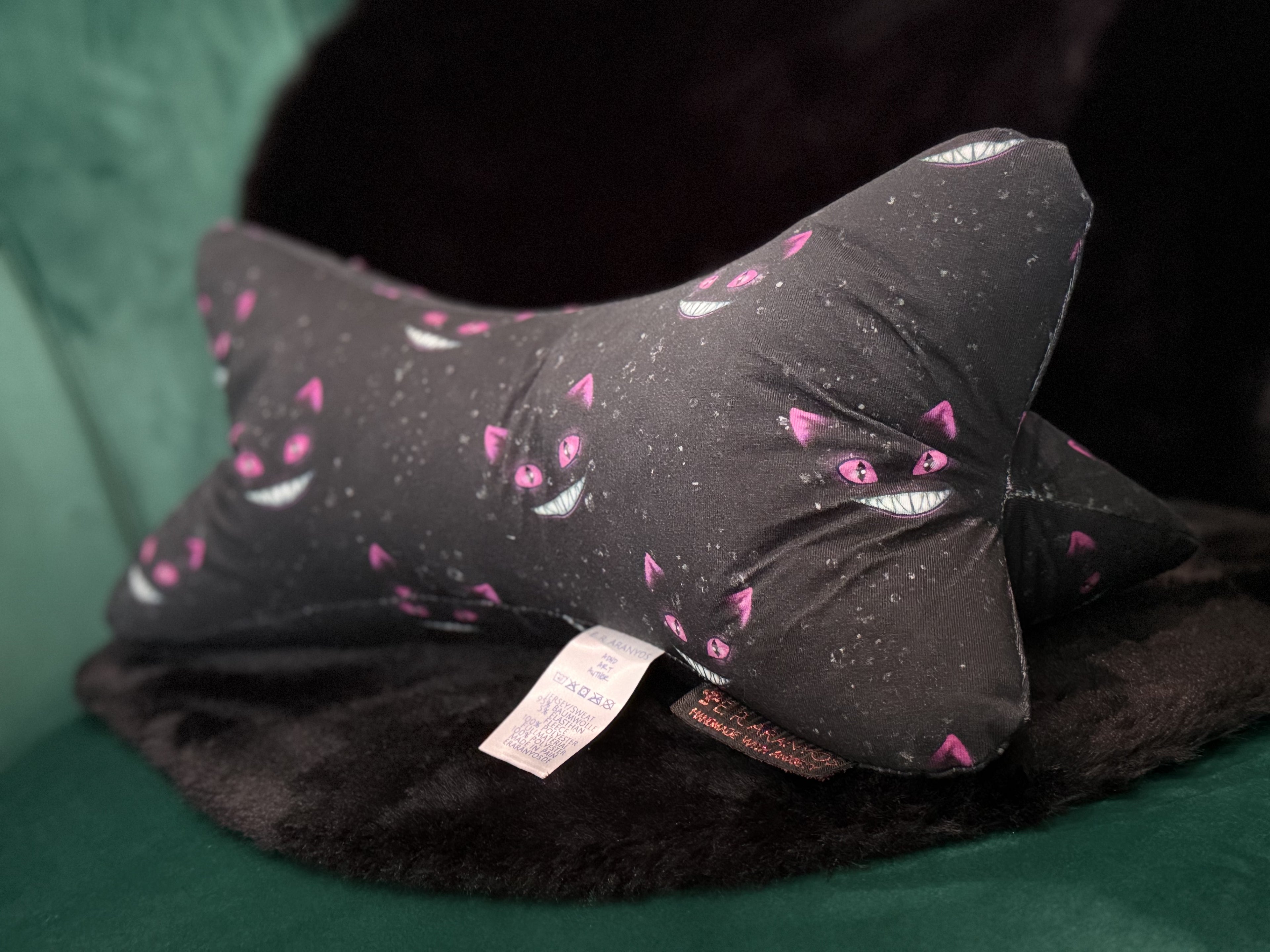 Leseknochen Grinsekatze Schwarz-Pink